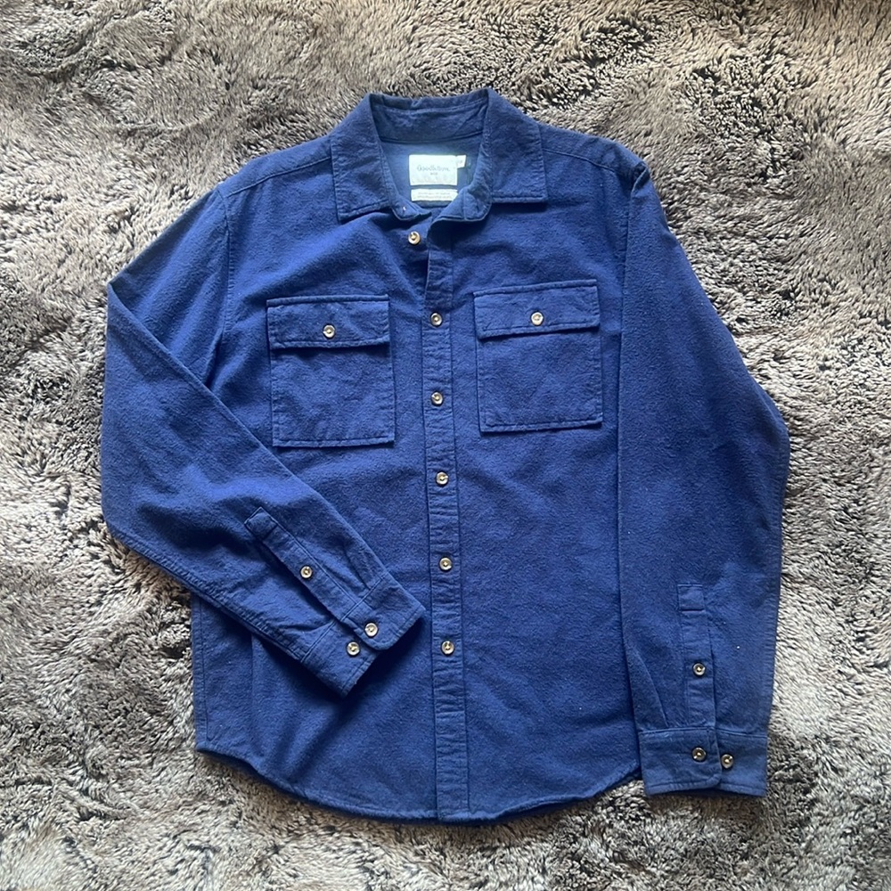Men’s Navy Long Sleeve Button Down Shirt 100% Cotton **Must have Fall Fashion**